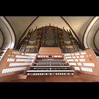 Berlin, Auenkirche, Orgel mit Spieltisch
