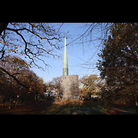 Hamburg, Hauptkirche St. Nikolai, Ansicht vom Bolivarpark von Sden