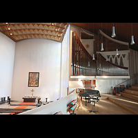 Hamburg, Hauptkirche St. Nikolai, Blick ber die Orgelempore zur Orgel und zum Altar