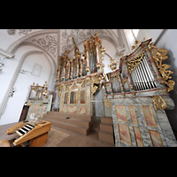 Landsberg am Lech, Stadtpfarrkirche Mari Himmelfahrt, Orgel mit Seitenpositiven und Spieltisch