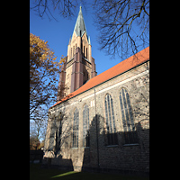 Schleswig, Dom St. Petri, Blick von Sdosten auf den Turm und das sdliche Seitenschiff