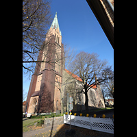 Schleswig, Dom St. Petri, Blick von Sdwesten auf den Turm und das sdliche Seitenschiff