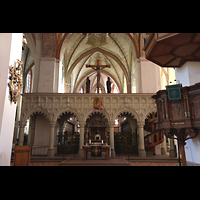 Schleswig, Dom St. Petri, Lettner am Choreingang (1480) mit Kreuzigungsgruppe (um 1500)