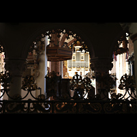 Schleswig, Dom St. Petri, Blick durch die Lettner-Bgen ber die Kanzel zur Hauptorgel