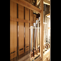 Schleswig, Dom St. Petri, Pfeifen des Kleinpedals mit mechanischer Traktur ins Hauptwerk