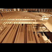 Schleswig, Dom St. Petri, Pfeifen des Kleinpedals mit mechanischer Traktur ins Hauptwerk