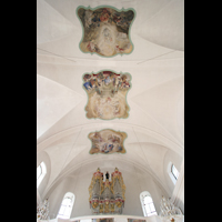 Nfels, St. Hilarius, Decke mit Orgel