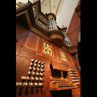 Norden, St. Ludgeri, Spieltisch mit Orgel