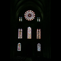 Reims, Basilique Saint-Remi, Bunte Glasmalereifenster an der Rckwand