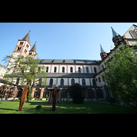 Wrzburg, Dom St. Kilian, Gesamtansicht vom Innenhof des Kreuzgangs