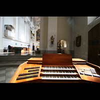 Wrzburg, Augustinerkirche, Blick vom mobilen Spieltisch in den Chor