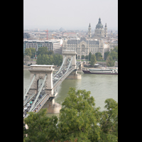 Budapest, Szent István Bazilika (St. Stefan Basilika), Blick vom Budavári Palota zur Széchenyi lánchíd (Brücke) und zur Basilika