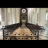 Braunschweig, Dom St. Blasii, Grabmahl Heinrichs des Löwen und seiner Gattin Mathilde mit Blick zur Orgel