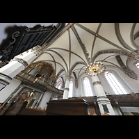 Wolfenbüttel, Hauptkirche Beatae Mariae Virginis, Innenraum mit Orgel und Blick ins Gewölbe