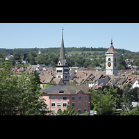 Schaffhausen, Mnster (ehem. Kloster zu Allerheiligen), Blick von der Zrcherstrae zum Mnster (links) und St. Johann (rechts)
