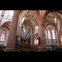 Bhl, Stadtpfarrkirche Mnster St. Peter und Paul, Seitlicher Blick ins Querschiff mit Rieger-Orgel