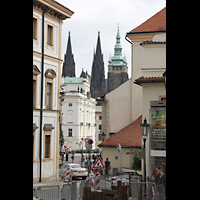 Praha (Prag), Katedrála sv. Víta (St. Veits-Dom), Blick von der Hradcanské námestí / Loretánská zum Veitsdom