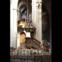 Praha (Prag), Katedrála sv. Víta (St. Veits-Dom), Blick vom Nepomuksgrab zur Kanzel und zur Querhausorgel