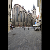 Praha (Prag), Matka Boží pred Týnem (Teyn-Kirche), Blick von der Týnská seitlich auf den Chor und die Türme
