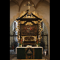 Freiberg, Dom St. Marien, Altar mit Retabel von 1649, Gemlde von 1560 und Kruzifix von 1620