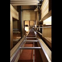 Grlitz, St. Peter und Paul (Sonnenorgel), Blick ber eine der inneren Leitern hinauf bis zur Orgelhhe von 14 Metern