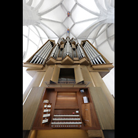 Görlitz, Frauenkirche, Orgel mit Spieltisch perspektivisch