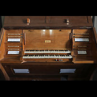 Grlitz, Dreifaltigkeitskirche, Spieltisch der Orgel
