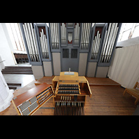 Rostock, St. Nikolai, Spieltisch mit Orgel schräg von oben