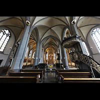 Düsseldorf, Basilika St. Lambertus, Innenraum in Richtung Chor