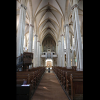 Viersen, St. Cornelius und Peter, Innenraum in Richtung Orgel unbeleuchtet