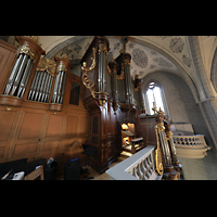 Lausanne, Saint-François, Seitlicher Blick auf die große Orgel