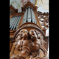 Arlesheim, Dom, Geschnitzte Figuren unter dem rechten Pfeifenturm