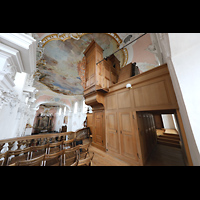 Arlesheim, Dom, Seitlicher Blick auf die Orgel mit Pfeifen des echowerks hinter dem Gehäuse