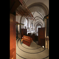 Mnchengladbach, Mnster St. Vitus, Seitlicher Blick von der Orgel ber das Rckpositiv in die Kirche