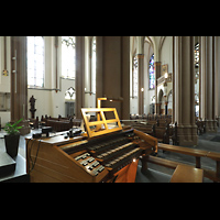 Willich, St. Johannes Baptist, Blick ber den Spieltisch in die Kirche