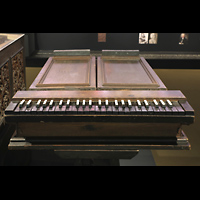 Berlin, Musikinstrumenten-Museum, Regal um 1680