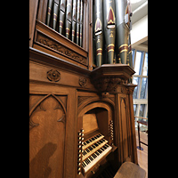 Berlin, Musikinstrumenten-Museum, Gray-Orgel mit Spieltisch seitlich