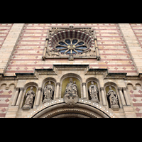 Speyer, Kaiser- und Mariendom, Figurengruppe über dem Hauptportal
