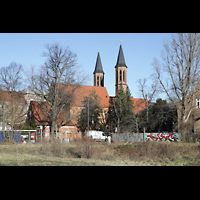 Berlin, Alte Pfarrkirche 'Zu den Vier Evangelisten' (Dorfkirche Pankow), Außenansicht der Kirche