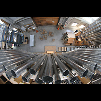 Stockholm, Uppenbarelsekyrkan (Auferstehungskirche), In der Werkstatt probeaufgebaute Orgel mit Spieltisch