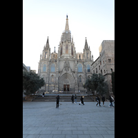 Barcelona, Catedral de la Santa Creu i Santa Eulàlia, Fassade mit Placita de la Seu