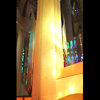 Barcelona, La Sagrada Familia, Seitlicher Blick auf den vorder- und rückseitigen Prospekt der Chororgel