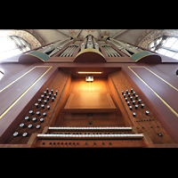 Schöningen am Elm, St. Lorenz, Orgel mit Spieltisch pespektivisch