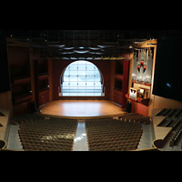 Las Palmas (Gran Canaria), Auditorio Alfredo Kraus, Blick von oben ganz hinten zur Orgel und Orchesterbühne mit Meerblick