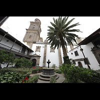 Las Palmas (Gran Canaria), Catedral de Santa Ana, Patio de los Naranjas in Richtung südliches Seitenschiff und Türme