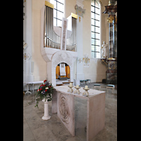 Herbolzheim, St. Alexius, Moderner Altar und Chororgel