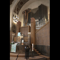 Worms, Lutherkirche, Orgel und Altarraum