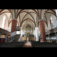 Jüterbog, Nikolaikirche, Innenraum in Richtung Orgel