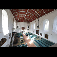 Krummhörn, Reformierte Kirche, Seitlicher Blick von der Orgelempore in die Kirche
