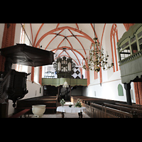 Hinte (Ostfriesland), Reformierte Kirche, Innenraum in Richtung Orgel
